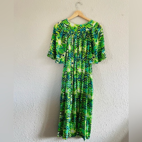 Go Softly Vibrant Green Button From Patio House Dress - Picture 14 of 15